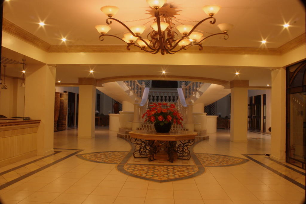 Club Morocco Resort And Country Club Subic Exterior foto