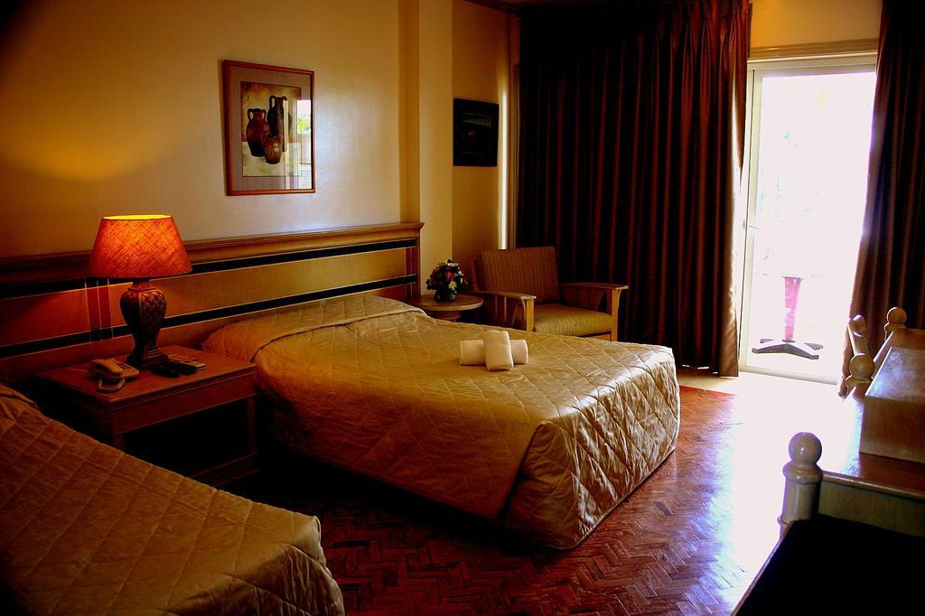 Club Morocco Resort And Country Club Subic Cameră foto