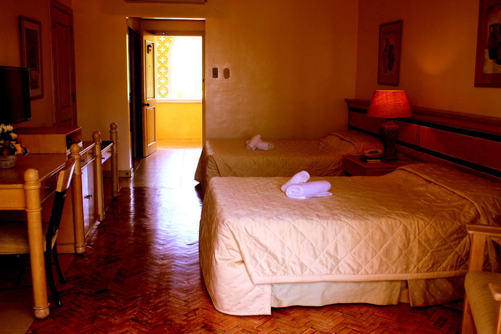 Club Morocco Resort And Country Club Subic Cameră foto