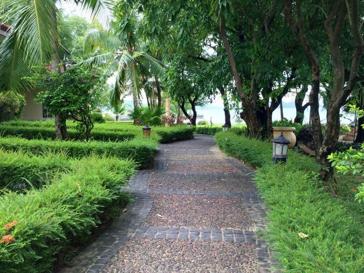 Club Morocco Resort And Country Club Subic Exterior foto
