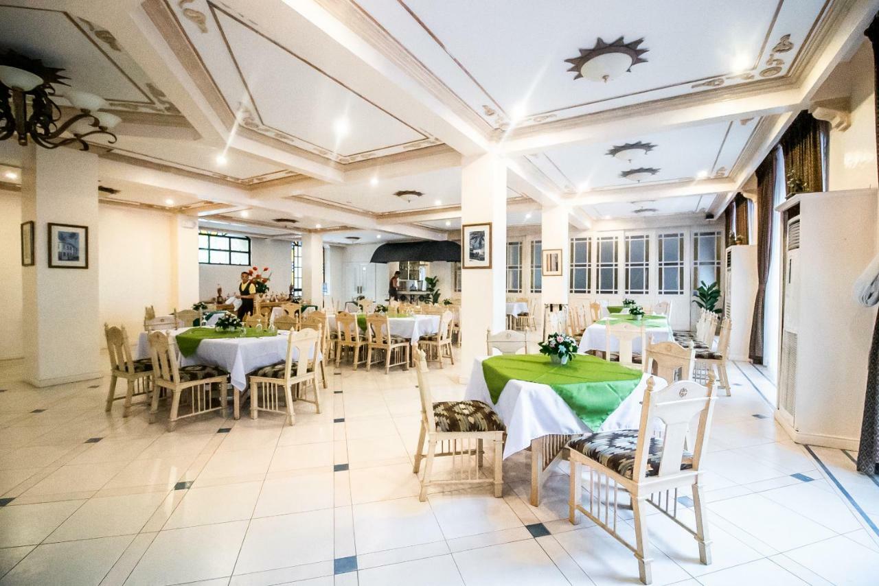 Club Morocco Resort And Country Club Subic Exterior foto